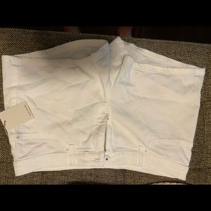 Woman’s withe denim shorts.